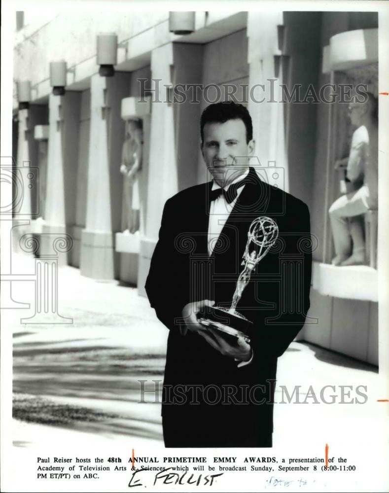 1996 Press Photo Paul Reiser hosts 48th Annual Primetime Emmy Awards - cvp45675
