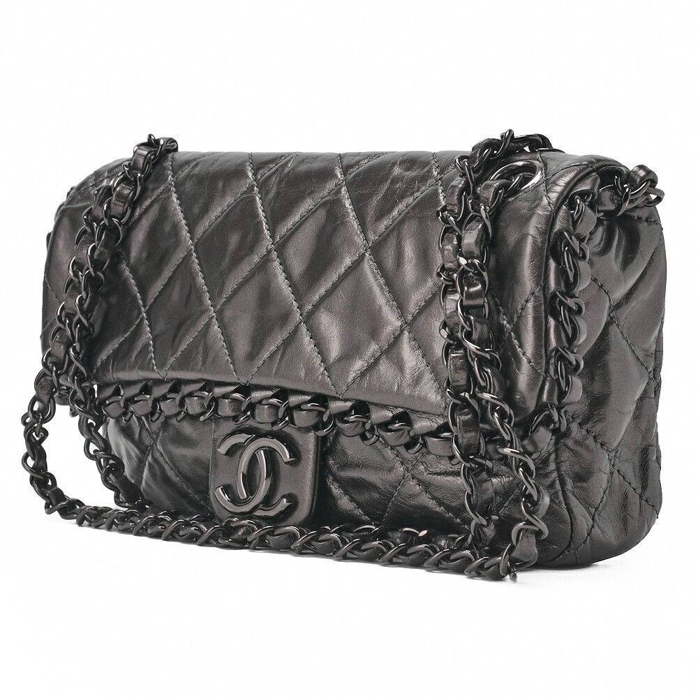 CHANEL Matelasse Chain Shoulder Bag in Black Calfskin with Gold Hardware 465508