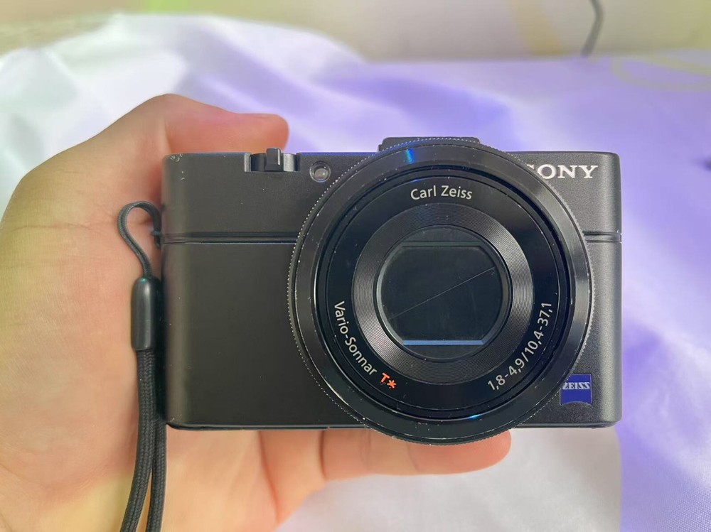 Sony Cyber-Shot RX100 II 20.2MP Digital Camera DSC-RX100M2 English Version