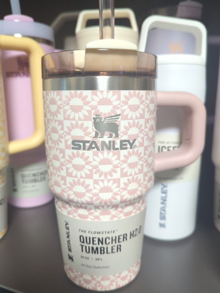New Stanley cup The Quencher H2.0 Flowstate Tumbler 20 OZ Peach Whip Sunflower