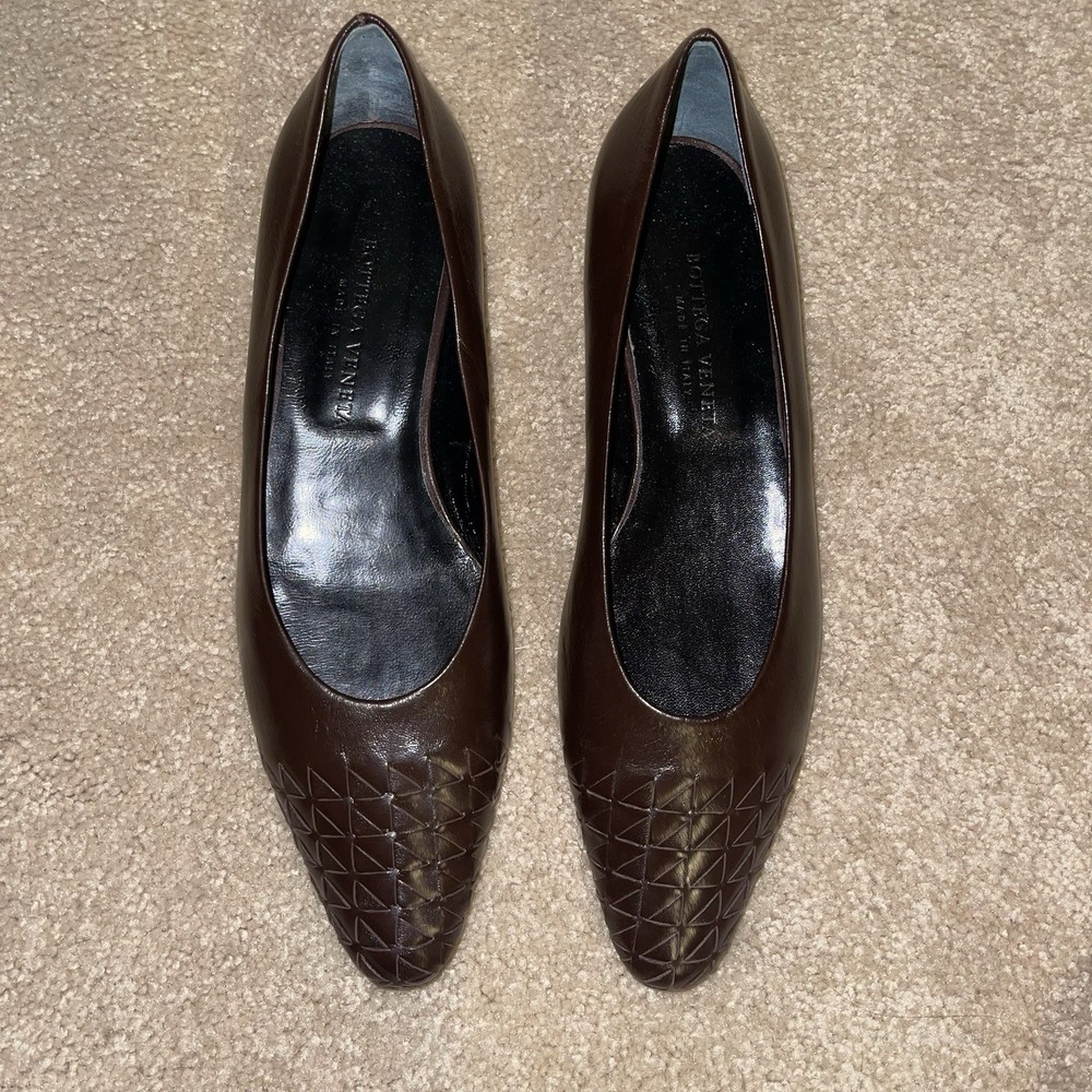 Bottega Veneta Brown Leather Flats Size 36 Made in Italy Triangle Embossed Toe