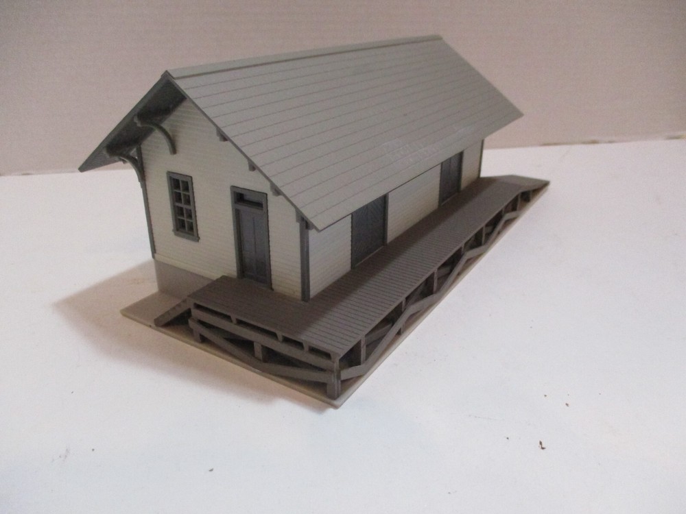 Model Railroad Scale Train Station Building Platform RR