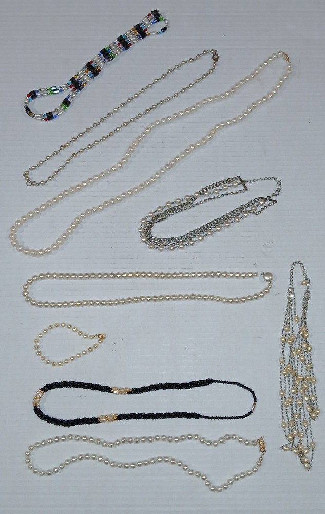 LOT OF VINTAGE & MODERN FAUX & REAL PEARL JEWELRY SOME WEARABLE & SOME BROKEN