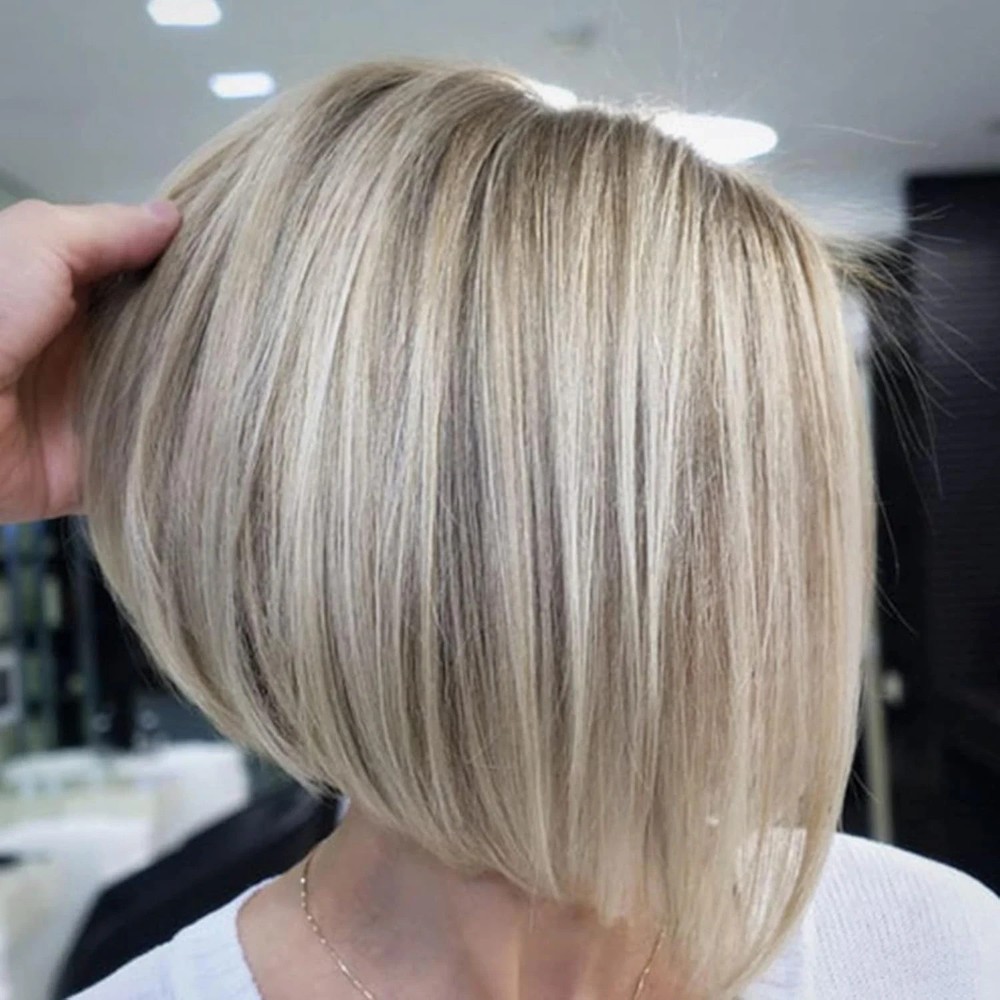 Layered Short Blonde Bob Wigs for White Women Chin Length Ash Blonde Side Part P
