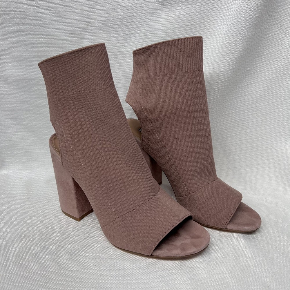 Steve Madden Light Pink Ferris Peep Toe Ankle Booties Women’s Size 8.5 Blush