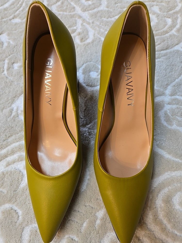 NWOB Guavaivy Pointed Toe Heels Women's Size 9.5 Olive