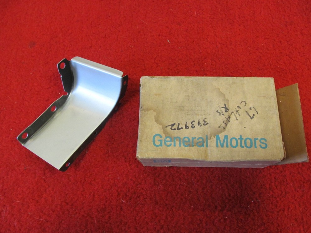 1967 Olds Cutlass 442 F85 NOS GM Pass Front Fender Filler Panel Extension 393972