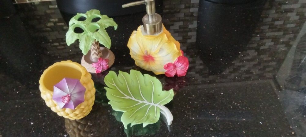 Bathroom Accessories Luau Tropical 4 Pc Set+ Gift