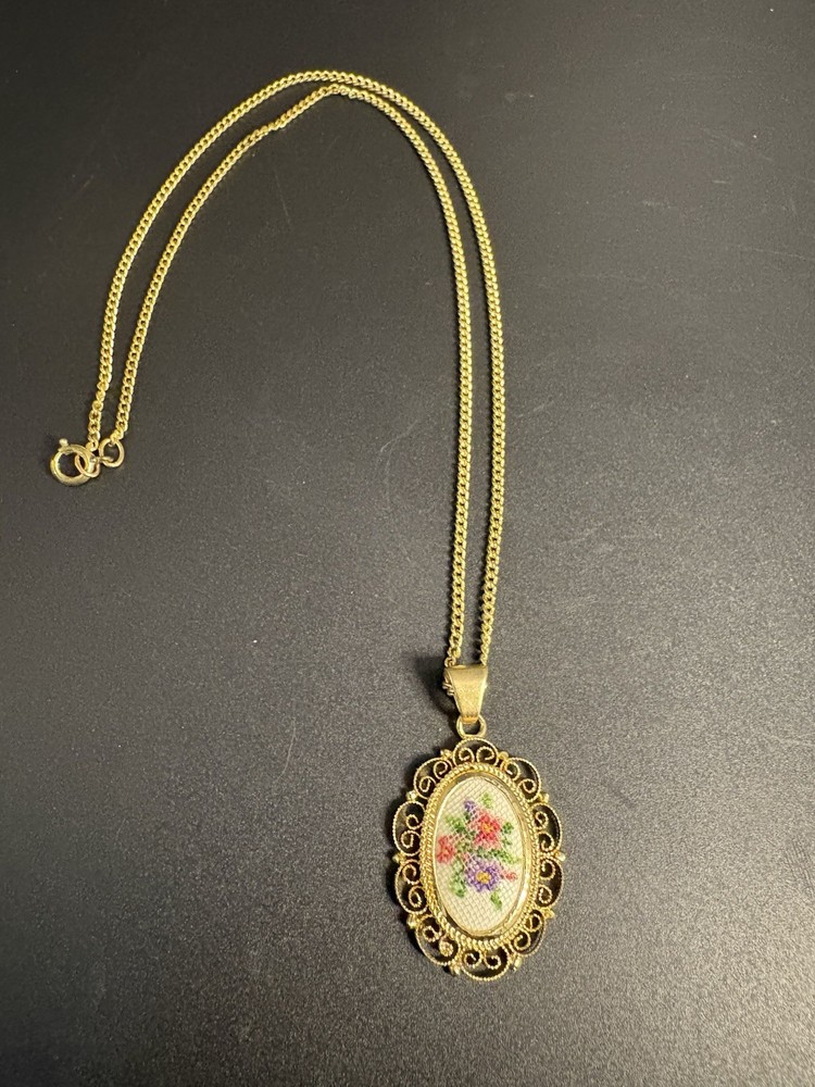 Beautiful Petit Stitched Pendant For Necklace Flowers 1.5