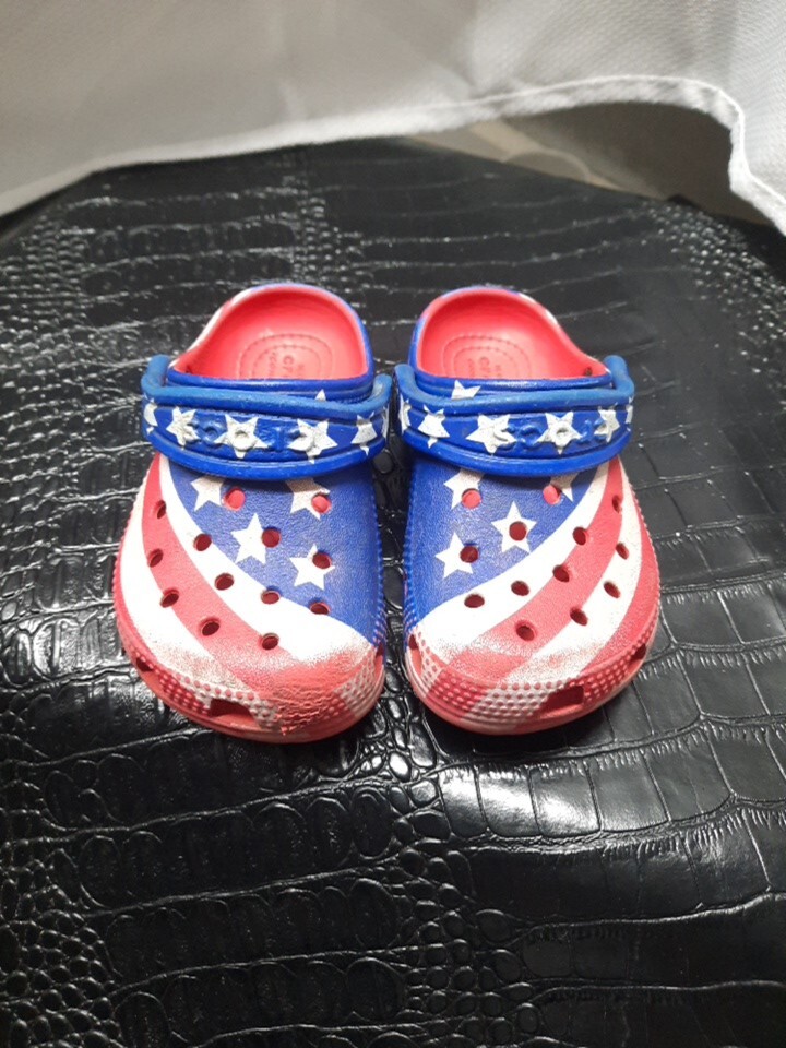 Crocs Kids Classic American Flag Size 8
