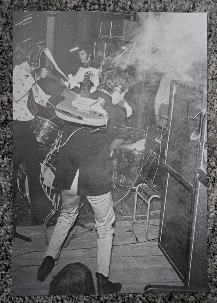 The Who / Pete Townshend - Black&White Poster / Picture - Smashing Guitar - RARE