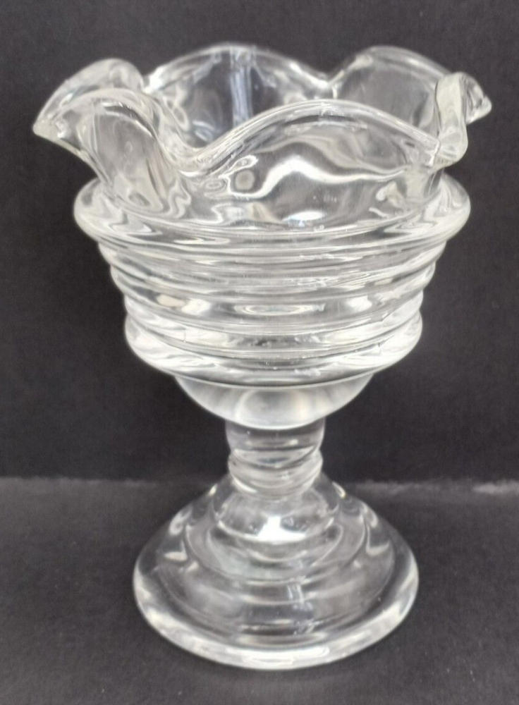 PartyLite footed clear glass votive cup with ruffled tealight holder