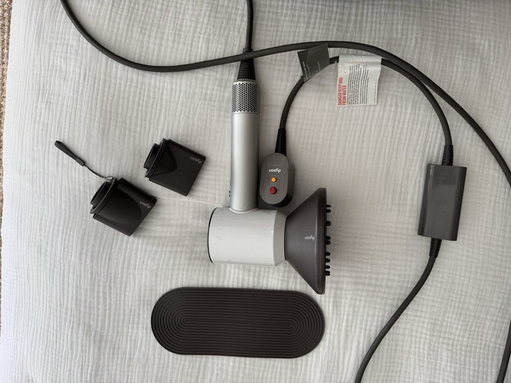 Dyson Supersonic Hair Dryer HD01 White Silver Pre-Owned