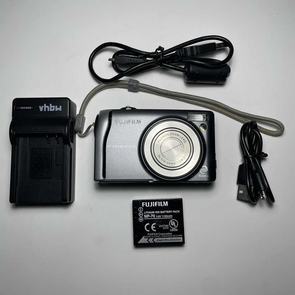 Fujifilm FinePix F40fd 8.3MP Digital Camera with Battery Charger Cable Tested
