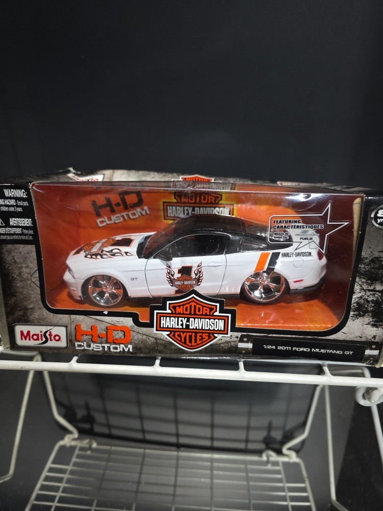 2011 Ford Mustang GT 124 Scale Harley-Davidson HD Customs By Maisto