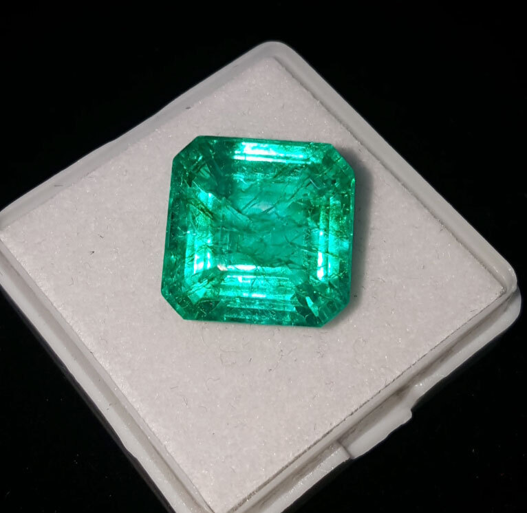 10.17 Ct Natural Colombian Green Emerald Loose Gemstone Certified
