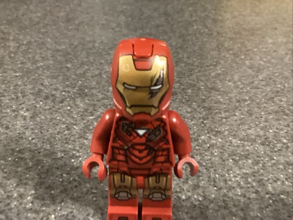 LEGO Minifigure Iron Man Mark 6 (battle damage) from Set 76269 Avengers Tower