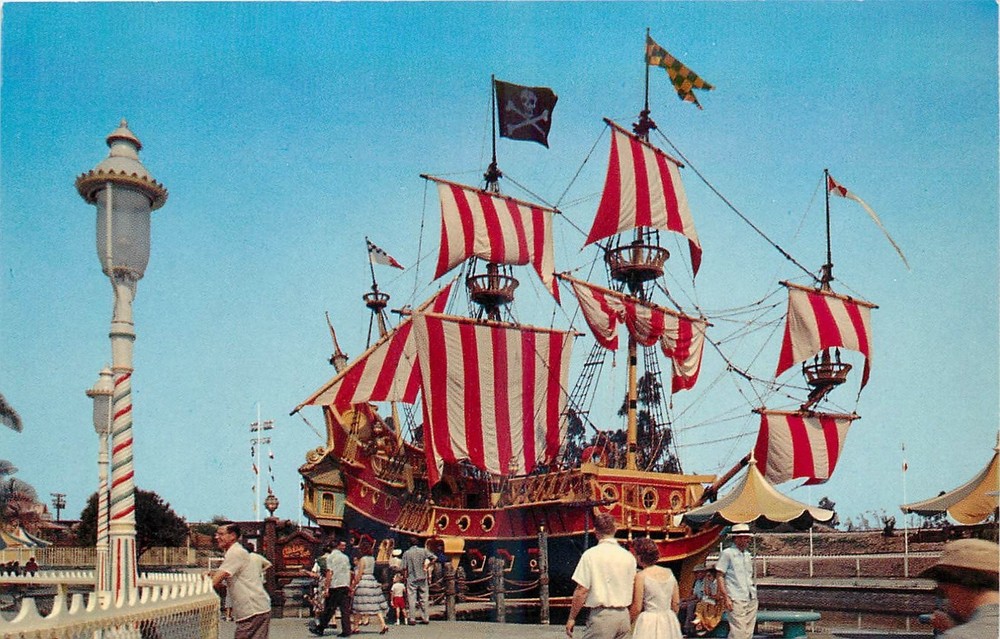 1050s Anaheim California Amusement Pirate Ship Disneyland Postcard 25-7121