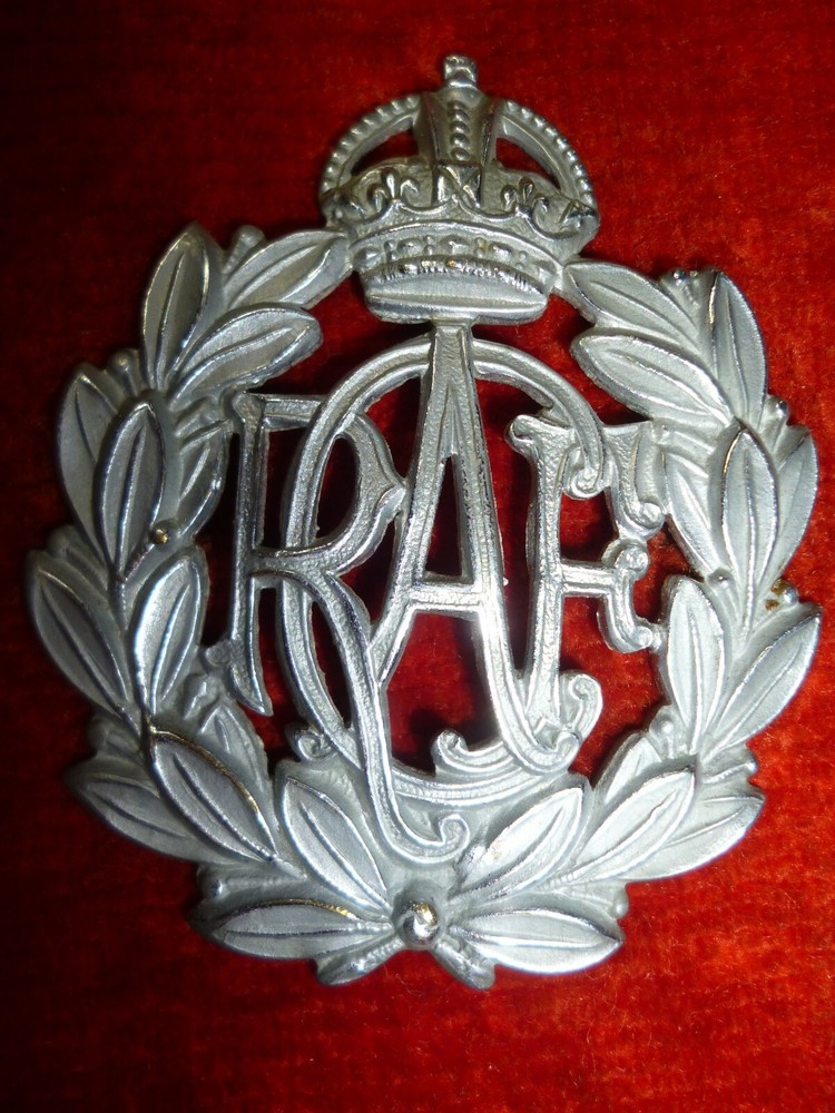 The Royal Air Force Bandsman's KC Cap Badge - WW2