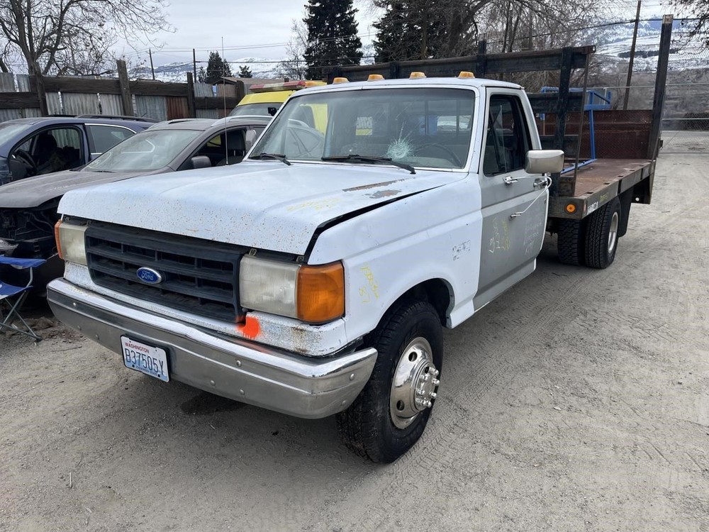 87-91 Ford Bronco Driver Side Headlight Assembly No Chrome Trim OEM 1264102