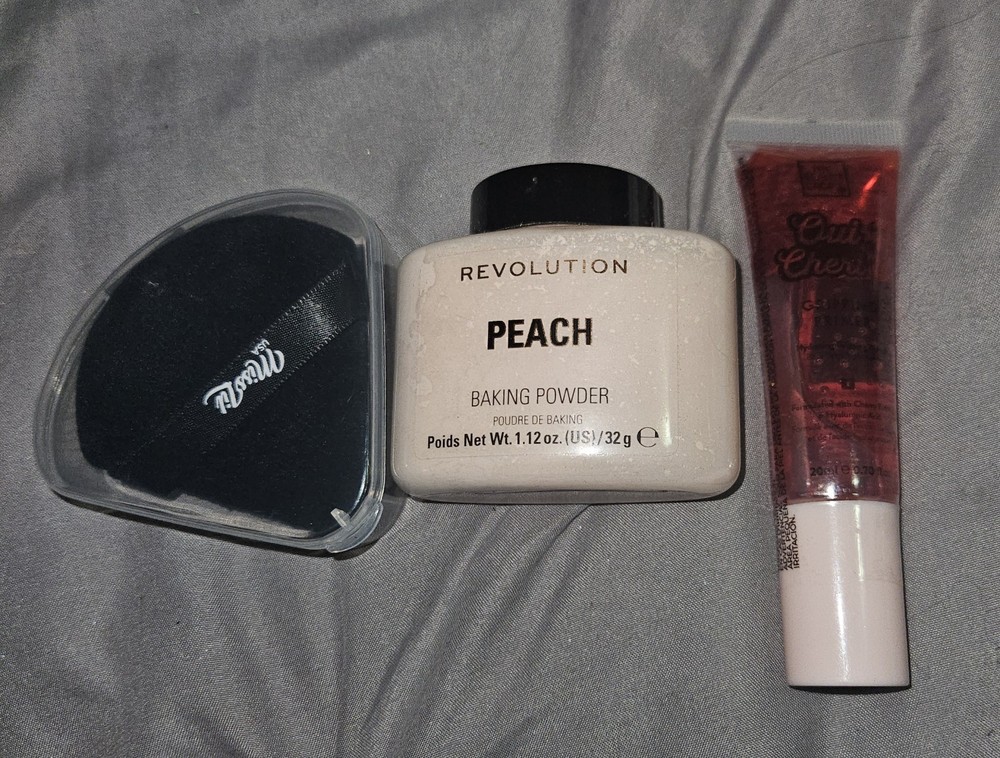 Revolution Baking Powder in Peach with Primer and Puff BNIB