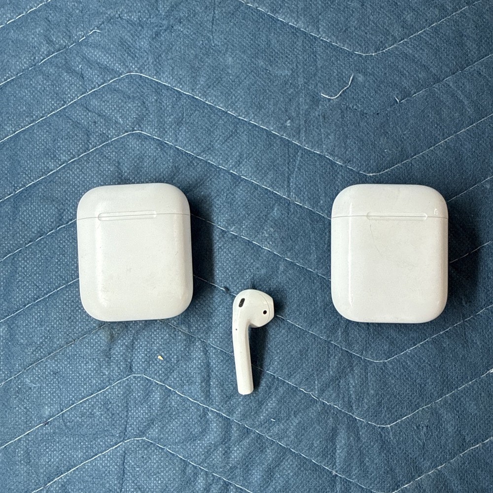 2X GENUINE Apple AirPods 1st / 2nd Gen Case Charger (A1602 / EMC 2862) - 1 Bud