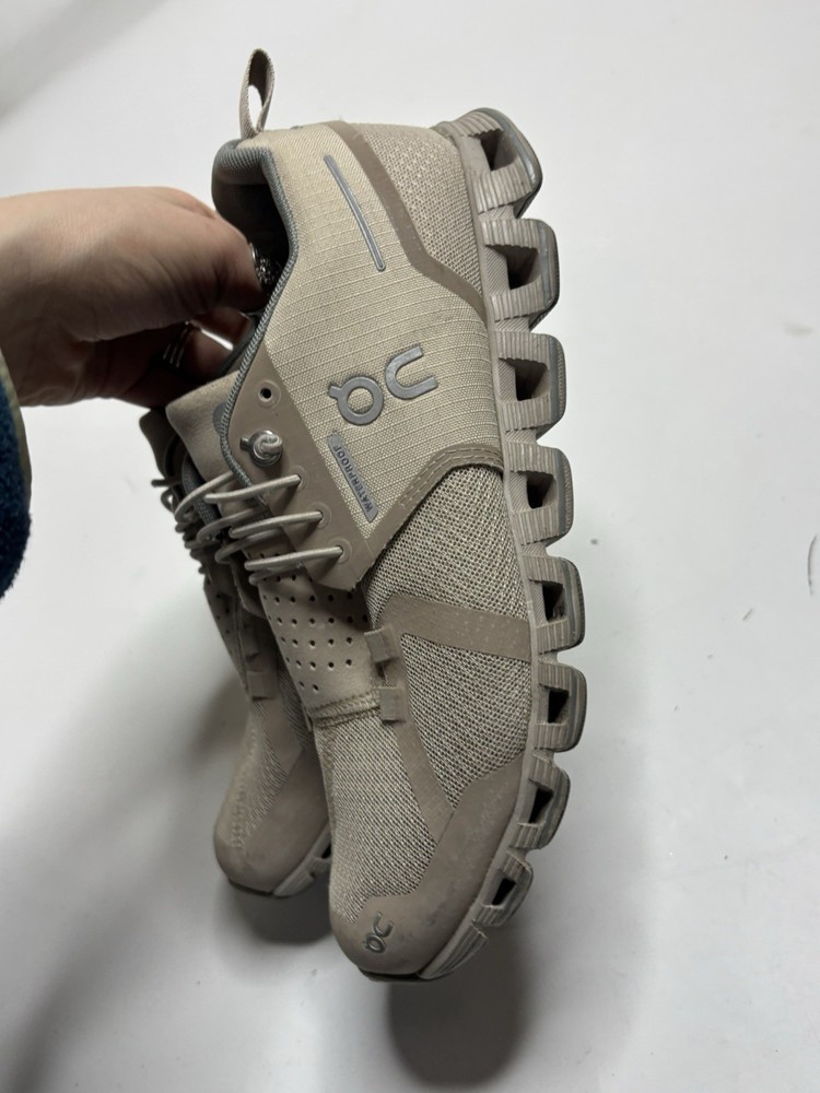 On Cloud 6 Waterproof Women’s 6.5 EU 37.5 Beige Lightweight Slip On Sneakers