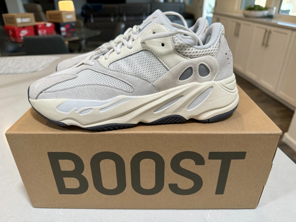 Size 10.5 - adidas Yeezy Boost 700 Low Analog