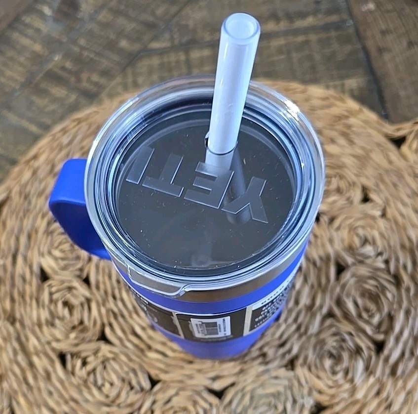 YETI Rambler 25 oz BLUE Mug with Straw Lid
