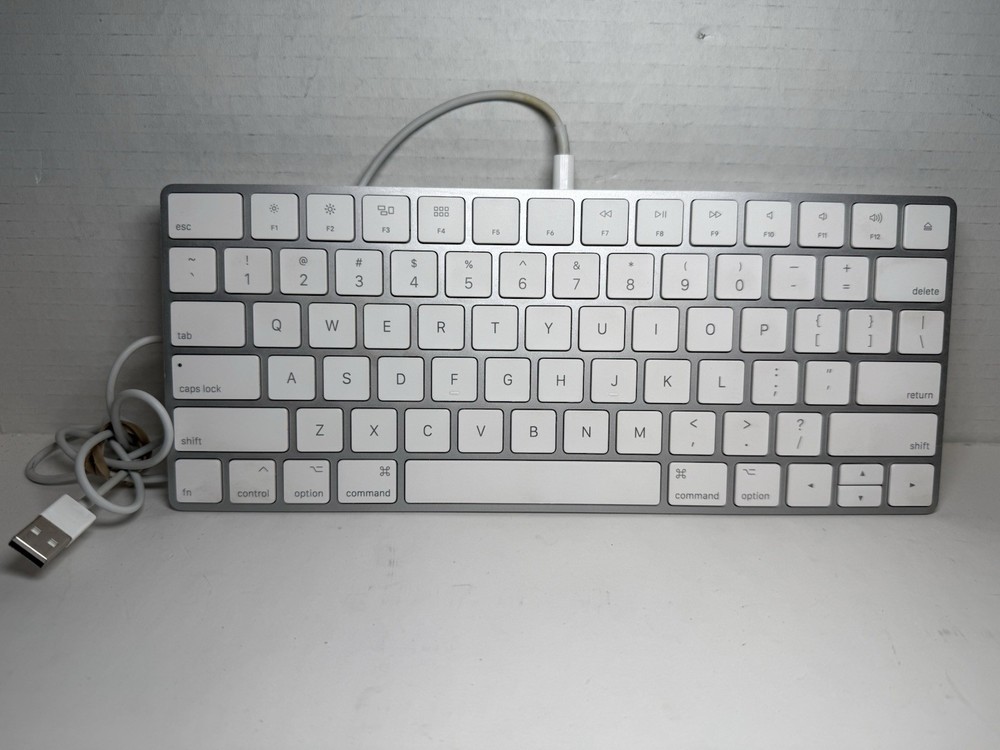 Apple Magic Keyboard 2 A1644 Wireless Silver White Tested Works