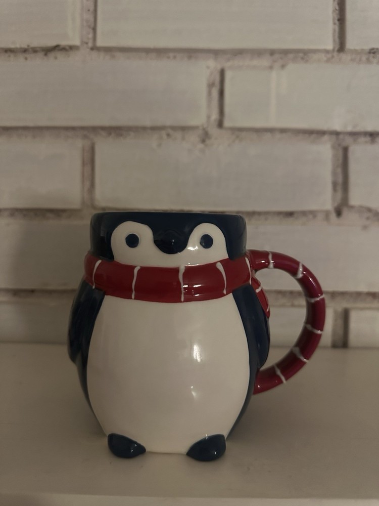 Wondershop Earthenware 16 Oz Holiday Blue Penguin With Red Scarf Mug~3D