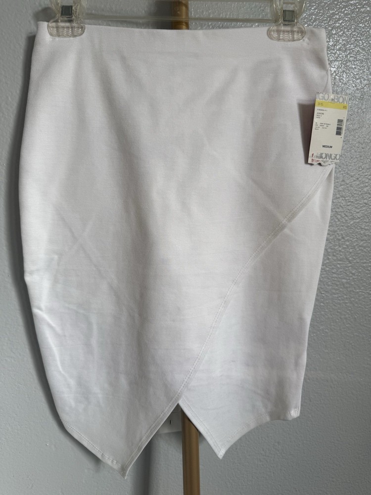 Bongo White Skirt in Medium Size - Fresh and Stylish