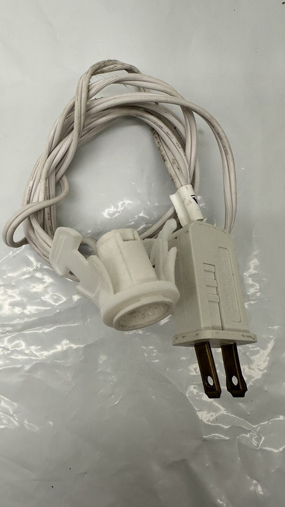 Holiday Village 1 Bulb Light Cord With Switch-4 Ft With Continuous Power Plug