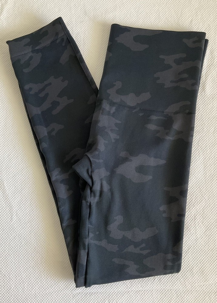 Spanx Women's Gray Camo Seamless Ankle Leggings Size M Cropped