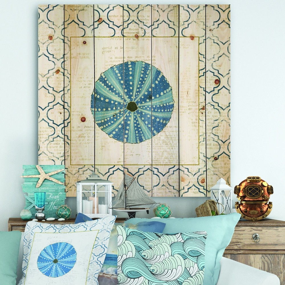 Designart 'Blue Conch Shell On Blue Coastal Pattern '  Small