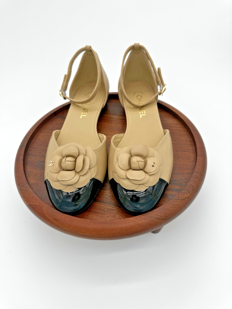 Chanel Cambon Leather Ballet Flats in Size 40 Black Classic Design