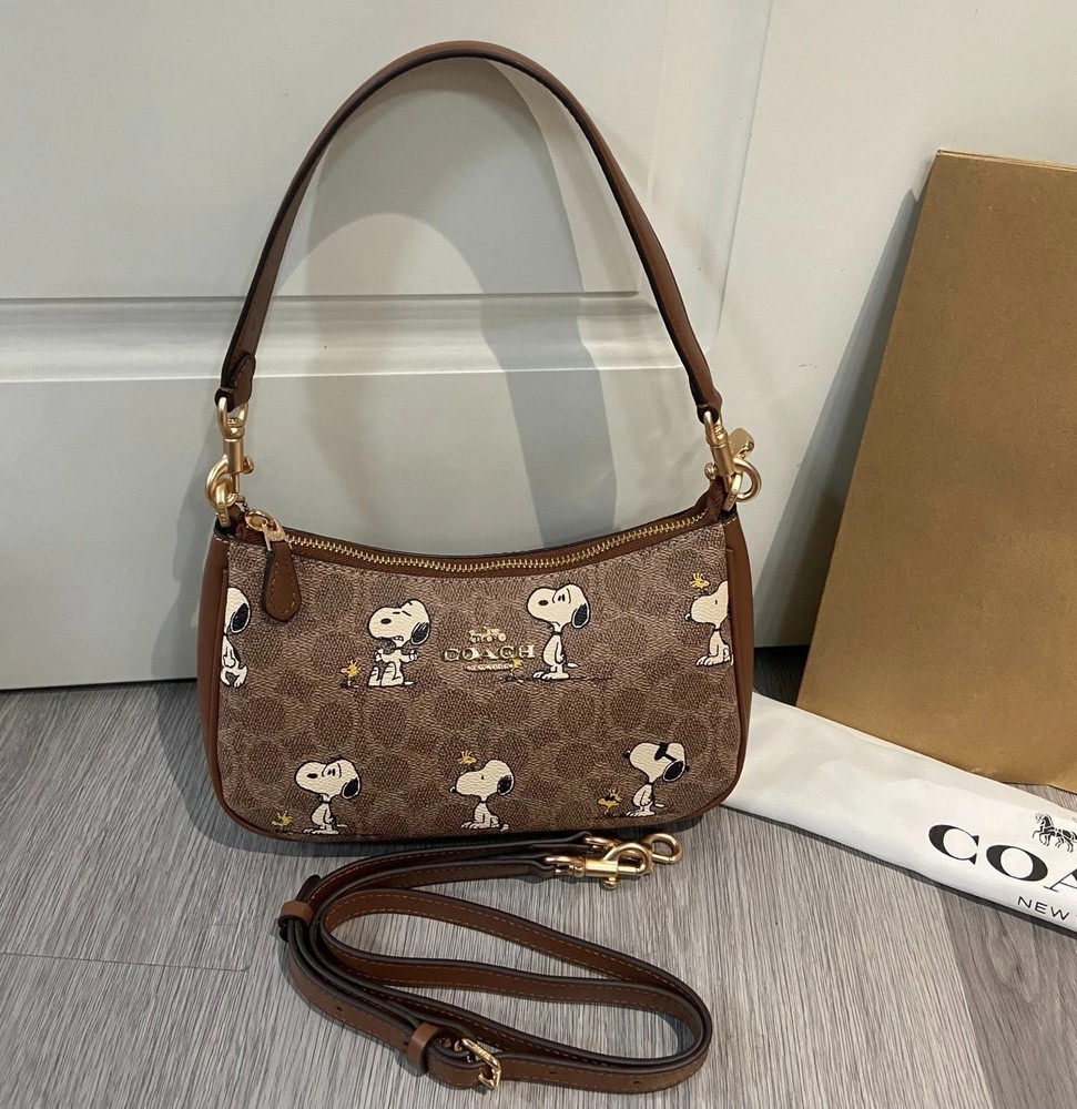 NWT COACH x PEANUTS CBJ88 Teri Shoulder Bag Tan Brown Snoopy Print Signature New