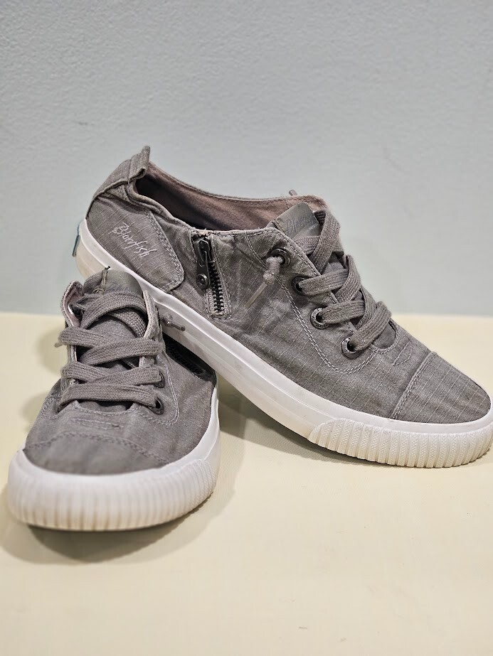 Blowfish Women's Malibu Shoe Slip- On Distressed Size 8.5 Boho Gray Zipper