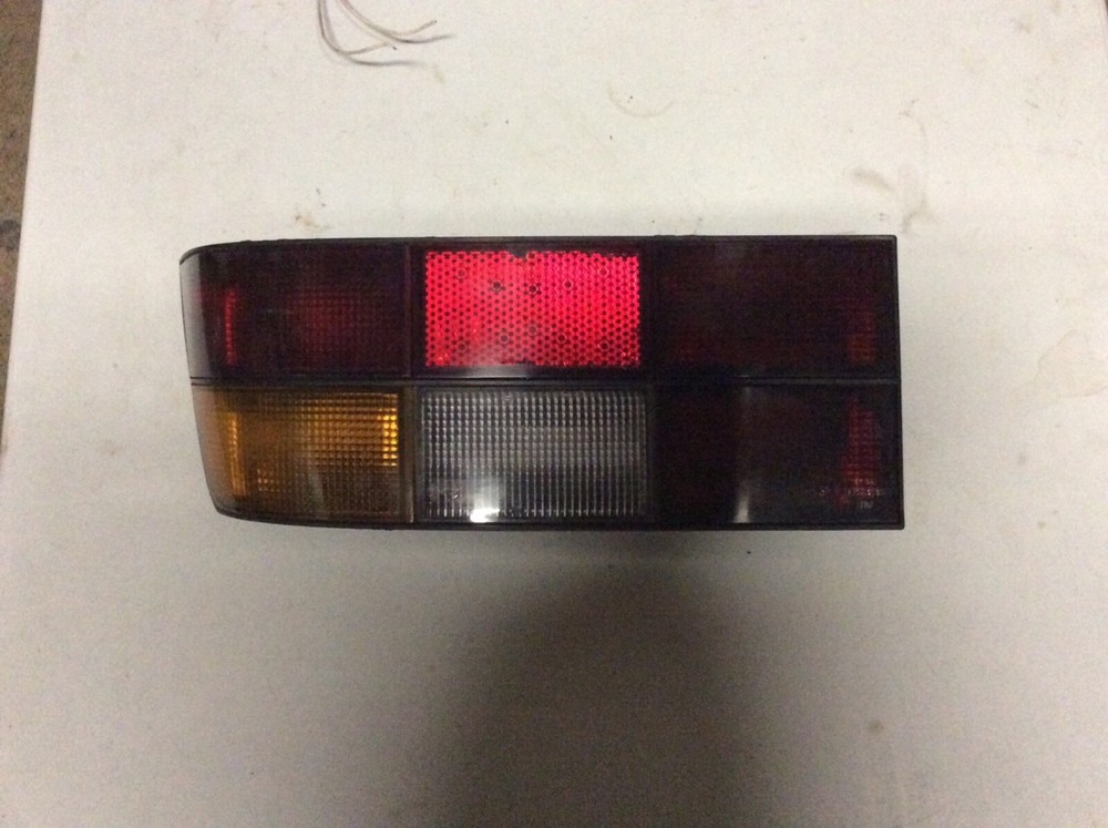 GENUINE PORSCHE 924 924S 944 TURBO 951 S2 RIGHT REAR TAIL LIGHT LENS- NICE!