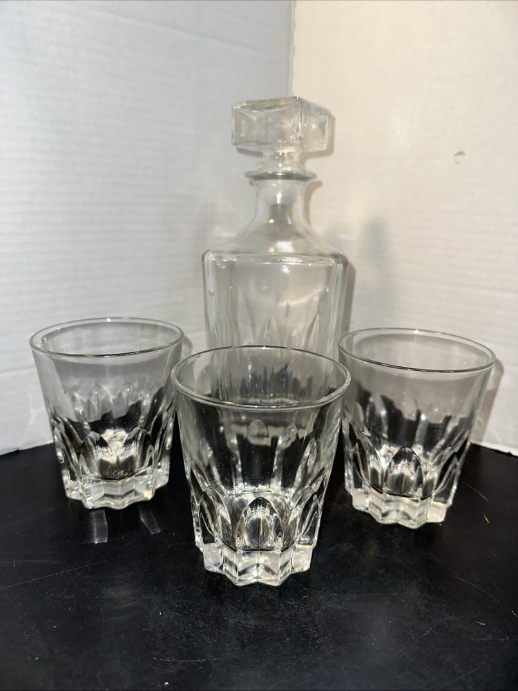 CUT CRYSTAL GLASSWARE Decanter Set 4 PIECE Beverage Winchester Old Fashion Italy