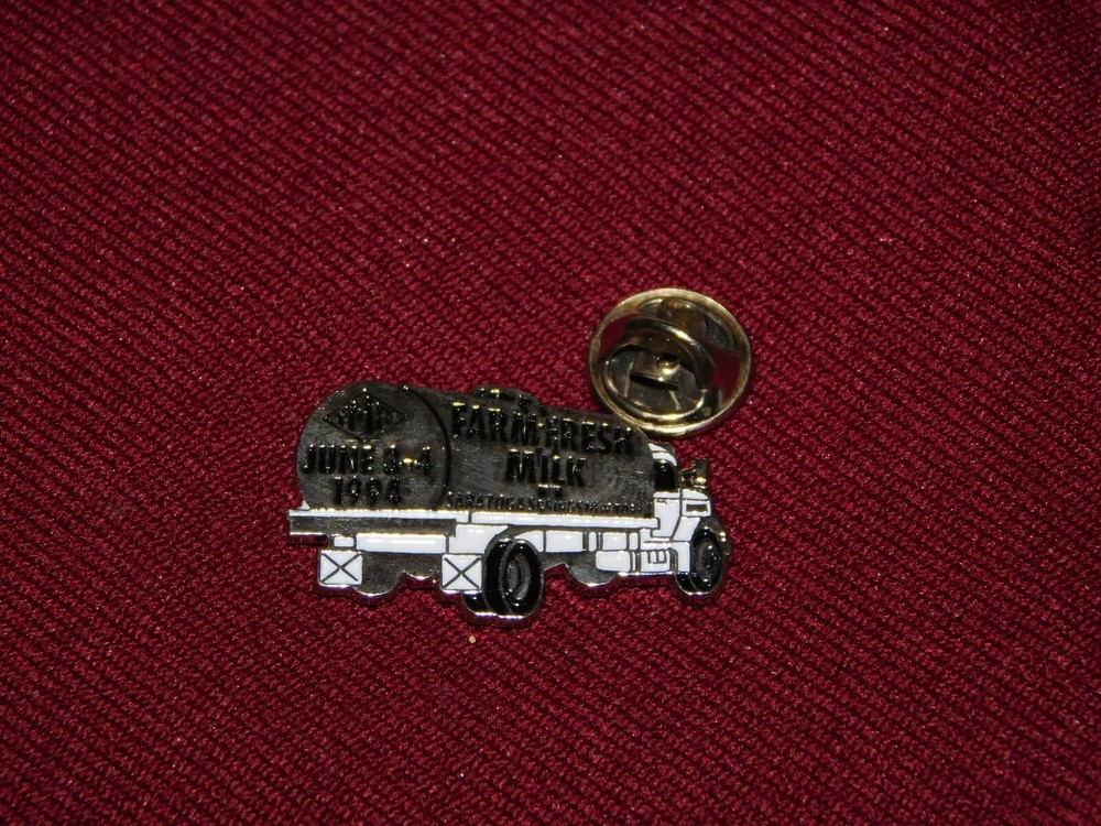 VINTAGE PIN PINBACK 1994 FARM FRESH MILK SARATOGA SPRINGS NY MILK TRUCK
