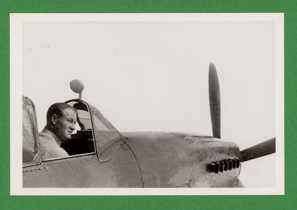 Harold Walmsley DEC WWII RAF Pilot Ace-11.25 Victories Signed 4x6 Photo R1131