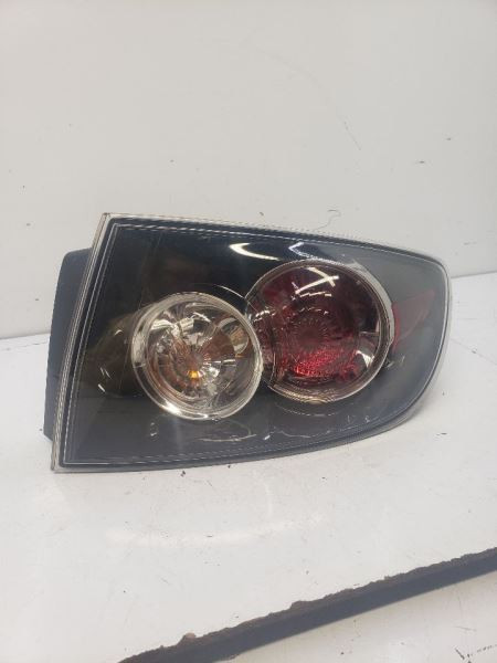 07-09 Mazda 3 Sedan Passenger Tail Light Quarter Panel Mount 951749