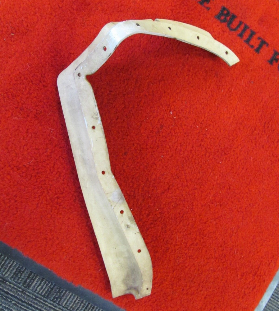 1975-1976 Olds 98 Custom Cruiser NOS GM Ft Right Bumper to Fender Filler 419838