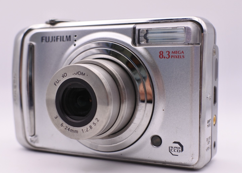 NEAR MINT Fujifilm FinePix A800 8MP Digital Camera with AA Battery Japan Model #341