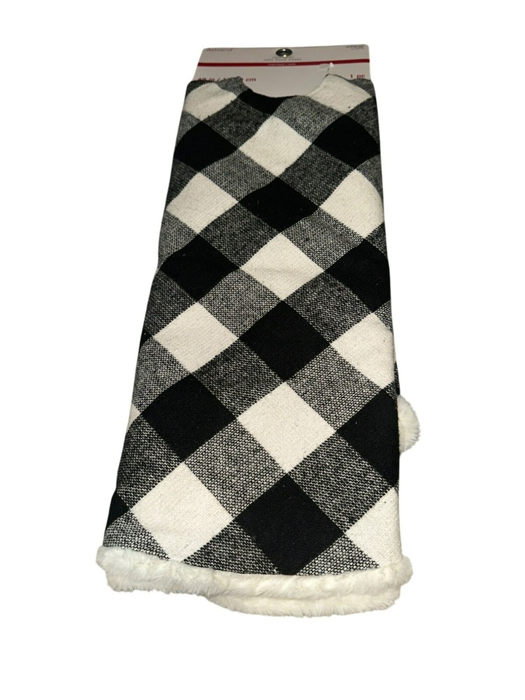 Ashland Holiday Christmas Holiday Tree Skirt Black and White Buffalo Check Fur T
