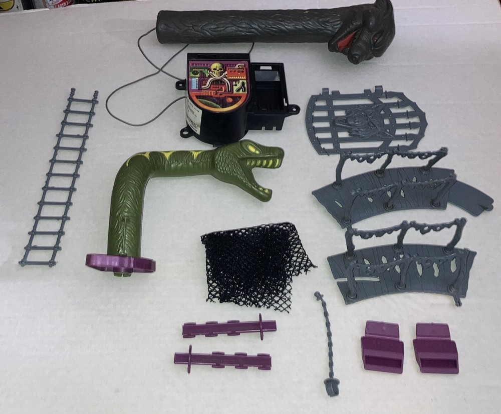Vintage 1984 Mattel MOTU He-Man Snake Mountain Action Figure Accessories  