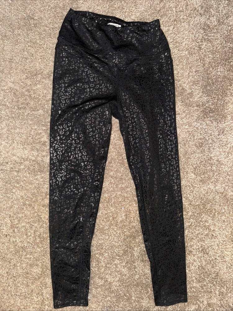 Size Women’s Medium Cheetah Print All Black Leggings ￼