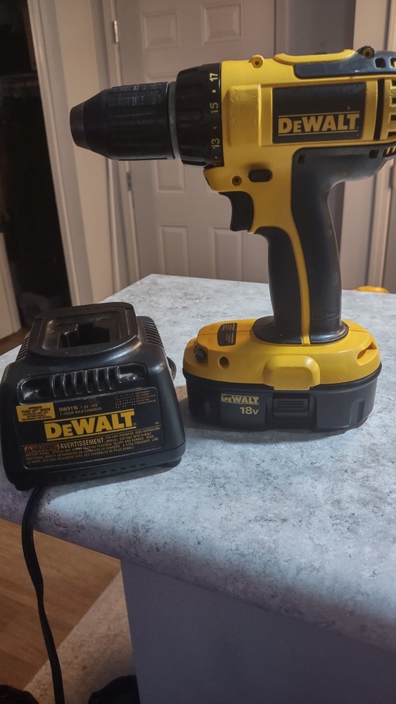 DeWalt DC720 1/2-Inch Cordless Drill Driver Kit with Battery and Charger