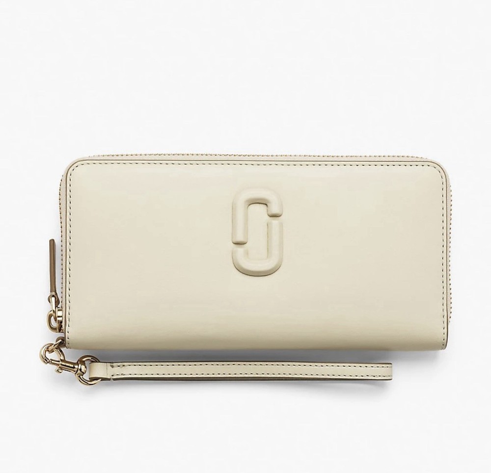 MARC JACOBS THE COVEREDJ MARC CONTINENTAL WALLET IN CLOUD WHITE
